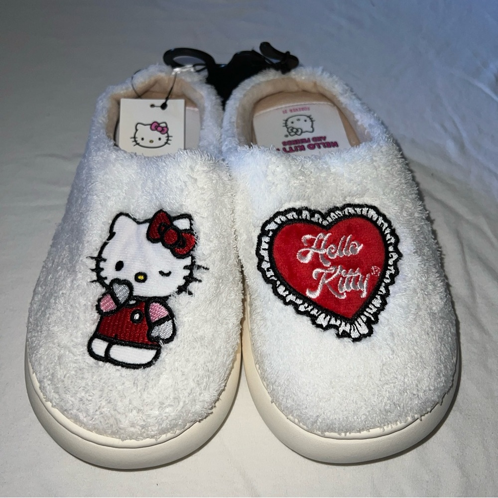 HELLO KITTY PLUSH HOUSE SLIPPERS FOREVER 21 VALENTINE'S DAY SIZE LARGE BNWT 2024